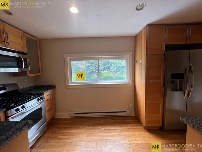 76 Chestnut St, Unit 1 in Newton, MA - Building Photo - Building Photo