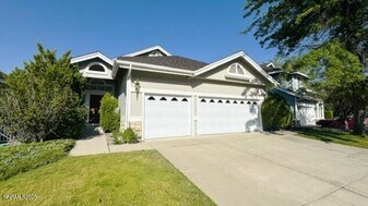 6186 Squires Ln in Reno, NV - Building Photo