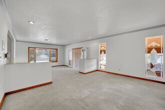 1655 N Stonehill Rd in Las Vegas, NV - Building Photo - Building Photo