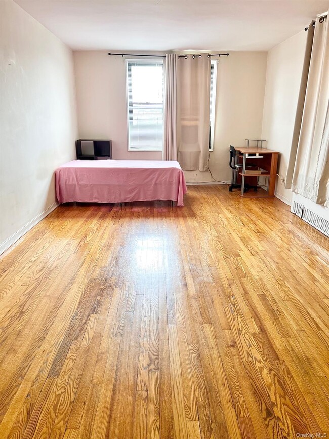 83-60 Vietor Ave in Queens, NY - Building Photo - Building Photo