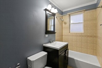 3555 W Lyndale St, Unit 1B in Chicago, IL - Building Photo - Building Photo