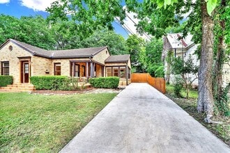 608 W Hopkins St in San Marcos, TX - Building Photo - Building Photo