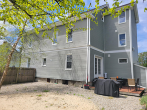 150 Juniper St-Unit -3 in East Providence, RI - Foto de edificio - Building Photo