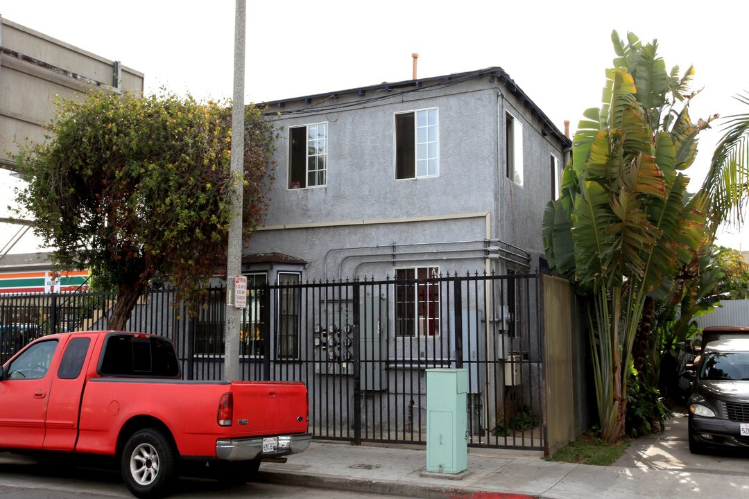 1930 E 7th St in Long Beach, CA - Foto de edificio