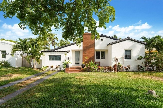 property at 1615 Bay Dr E