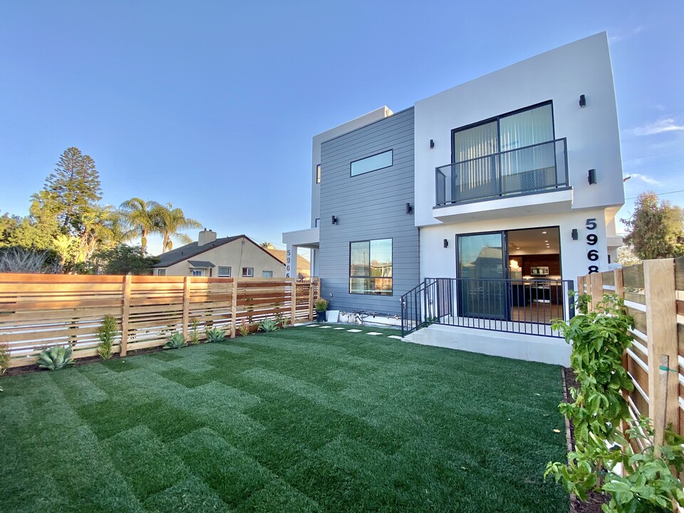 5968 W 86th Pl in Los Angeles, CA - Building Photo