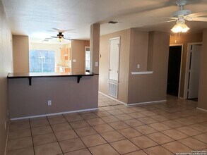 10622 Shaencrest, Unit 0506 in San Antonio, TX - Building Photo - Building Photo