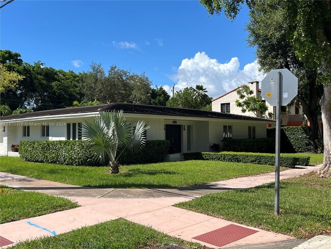 300 Camilo Ave in Coral Gables, FL - Building Photo - Building Photo