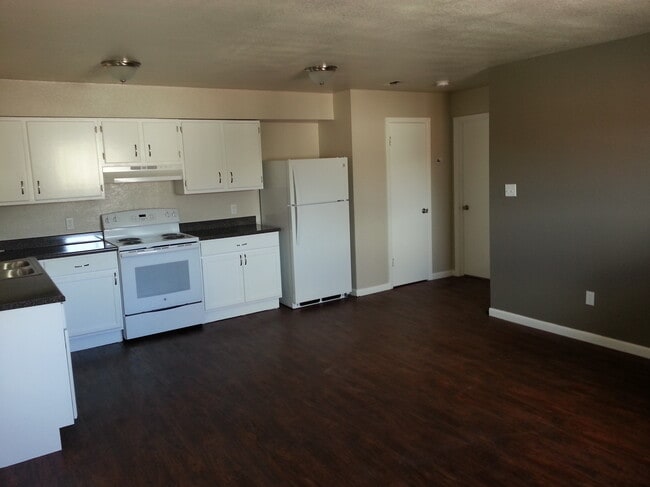 property at 1113 Primrose Ave