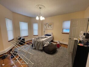 832 Parker St, Unit 3 in Boston, MA - Foto de edificio - Building Photo