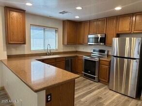 6518 W Yellow Bird Ln in Phoenix, AZ - Building Photo - Building Photo