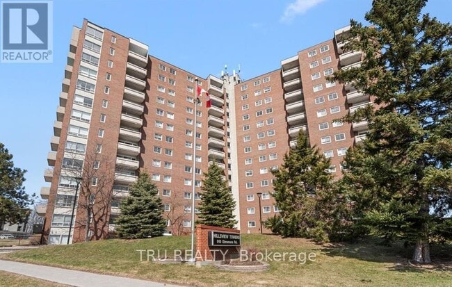 915-915 Elmsmere Rd