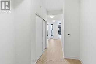 1 Quarrington Ln in North York, ON - Building Photo - Building Photo