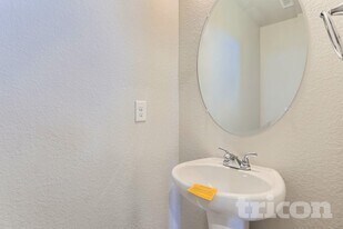 10550 Waco St in Commerce City, CO - Building Photo