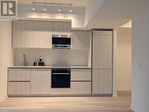 120 Broadway Ave in Toronto, ON - Building Photo - Building Photo