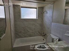 7524 Rottingham Rd in Port Richey, FL - Foto de edificio - Building Photo