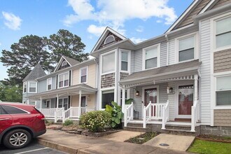1204 Palmerton Dr in Newport News, VA - Building Photo - Building Photo