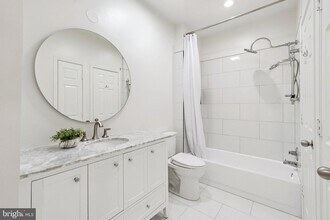 13085 Autumn Woods Way, Unit 305 in Fairfax, VA - Building Photo - Building Photo
