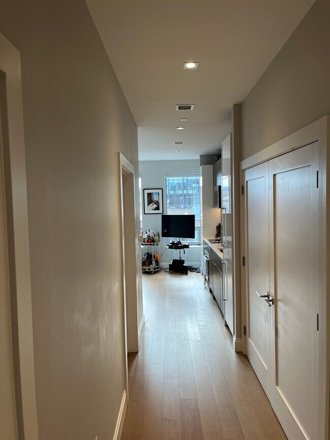 100 Shawmut Ave, Unit 411 in Boston, MA - Foto de edificio - Building Photo