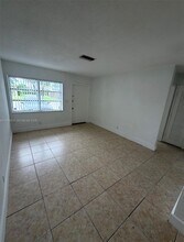 3970 NW 31st Terrace in Lauderdale Lakes, FL - Foto de edificio - Building Photo