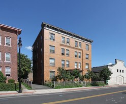 137-139 Washington St Apartments