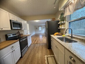 30 River Rd in New Milford, CT - Foto de edificio - Building Photo