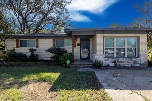 611 Crestview Dr in Granbury, TX - Building Photo - Building Photo