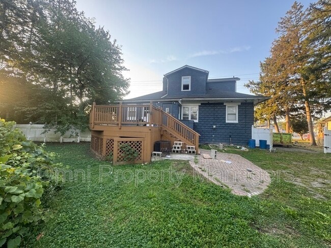 8421 E 10 Mile Rd in Center Line, MI - Building Photo - Building Photo
