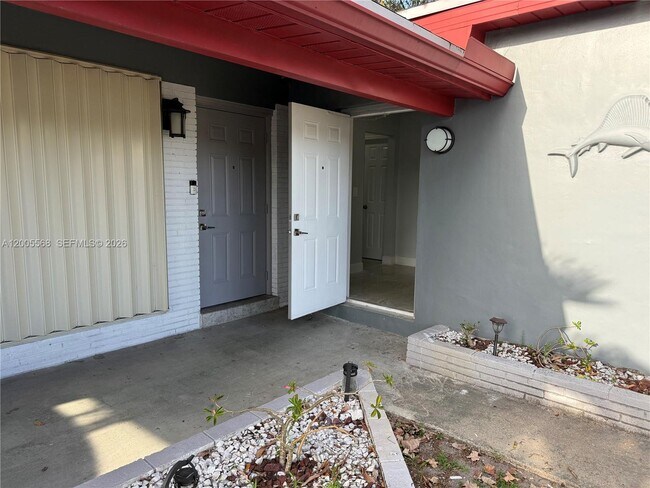 7411 Juniper St in Miramar, FL - Building Photo - Building Photo