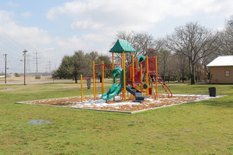 Hampton Acres in Desoto, TX - Building Photo - Building Photo