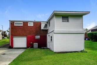 764 5 Pines Rd in Irwin, PA - Building Photo - Building Photo