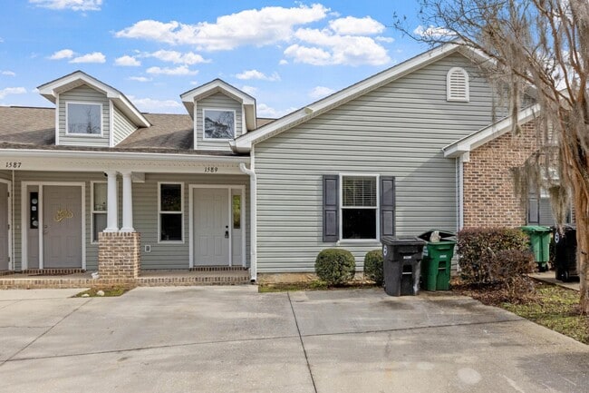property at 1589 Quazar Rd