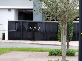 5252 NW 85th Ave in Doral, FL - Building Photo