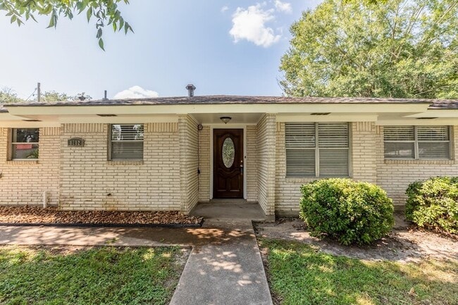 1212 Irving St in West Orange, TX - Building Photo - Building Photo