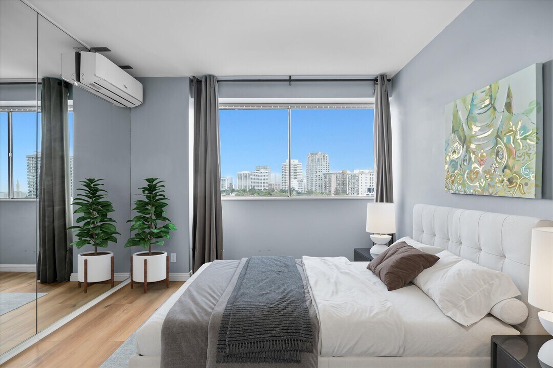 969 Hilgard Ave, Unit 1006 in Los Angeles, CA - Building Photo