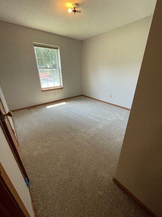 1300 E Omaha Ct in Columbia, MO - Building Photo
