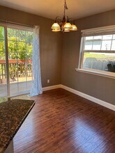 1454 Four Seasons Dr in Roseburg, OR - Building Photo - Building Photo