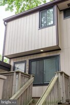 1640 Westwind Way in McLean, VA - Building Photo