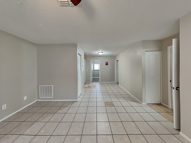 107 Bayside Blvd in Oldsmar, FL - Foto de edificio - Building Photo