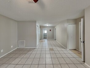 107 Bayside Blvd in Oldsmar, FL - Foto de edificio - Building Photo