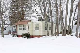 Lake Villa Manufactured Housing Community in Oxford, MI - Building Photo - Building Photo