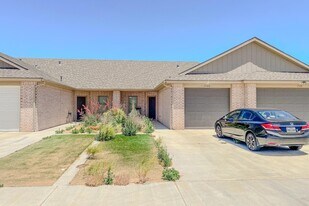 1122 N 7th St in Wolfforth, TX - Building Photo