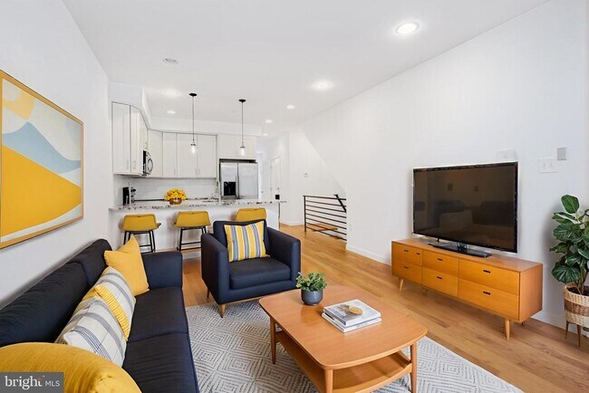 property at 2309 E Oakdale St