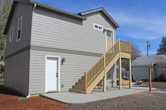 3639 SE 73rd Ave in Portland, OR - Building Photo - Building Photo
