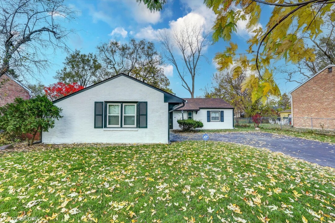 229 Vernon Dr in Bolingbrook, IL - Foto de edificio