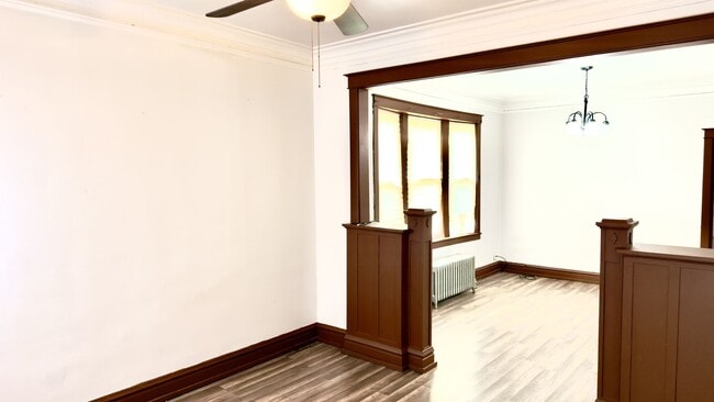 8232 S Marquette Ave in Chicago, IL - Building Photo - Building Photo