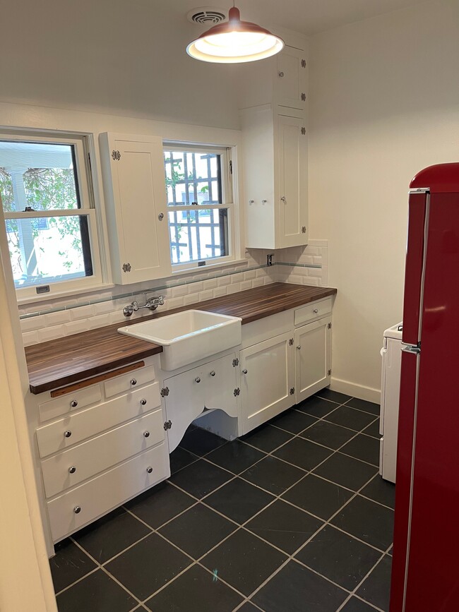 135 E Ave 42, Unit 135 in Los Angeles, CA - Building Photo - Building Photo