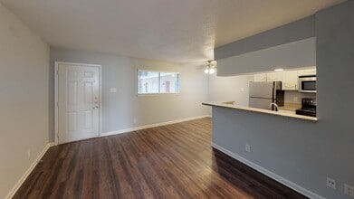 Tesoro Bonita in Dallas, TX - Foto de edificio - Building Photo