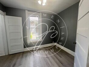 325 E Streicher St in Toledo, OH - Building Photo - Building Photo