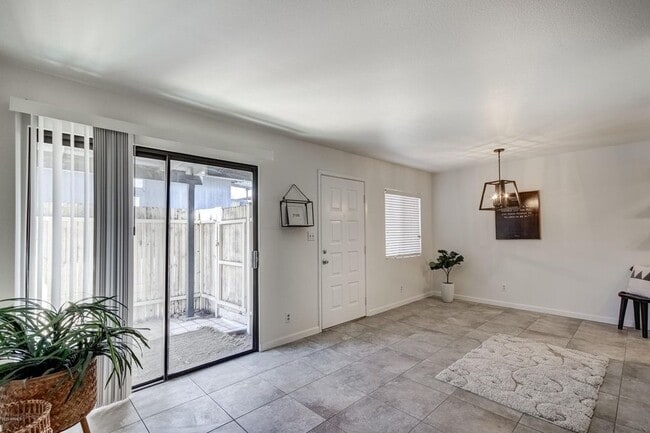 property at 286 W Palomino Dr